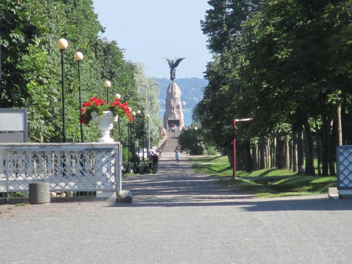 1 Bedroom Apartment Near Kadriorg Swan Pond تالين المظهر الخارجي الصورة